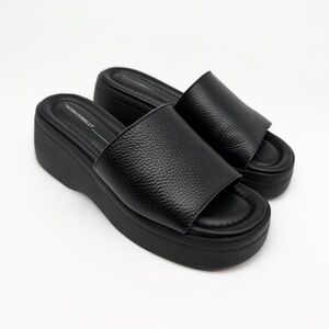 INTENTIONALLY BLANK Essex Platform Wedge Sandal Black Leather 39